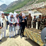 उत्तराखंड में केंद्रीय स्वास्थ्य मंत्री जीपी नड्डा ने पिथौरागढ़ में ली वाइब्रेंट विलेज योजना के कार्यों जानकारी लेते हुए जवानों से की मुलाकात,,,,