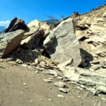 उत्तराखंड टनकपुर-तवाघाट हाईवे पर दरकी चट्टान, आदि कैलास यात्रियों सहित 400 लोग फंसे, चीन सीमा से संपर्क टूटा,,,,,,,