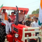उत्तराखंड मुख्यमंत्री धामी पहुंचे रुड़की मुख्यमंत्री पुष्कर सिंह धामी रोड शो में हुए शामिल, चलाया ट्रेक्टर,,,,