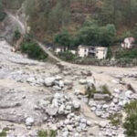 उत्तराखंड में भारी बरसात के चलते जलस्तर बढ़ने से प्राणमति नदी पर बनी अस्थायी पुलिया बहने से पांच गांवों का संपर्क टूटा,,,,,,