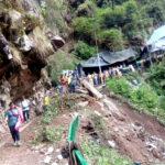 उत्तराखंड मां यमुनोत्री पैदल मार्ग पर भैरव मन्दिर के निकट नौ कैंची पर हुये लैंड-स्लाइड में 2 श्रद्धालुओ की हुई मौत एक घायल,,,,,