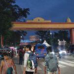 उत्तराखंड हरिद्वार चंडी घाट स्थित यह स्वागत द्वार दे रहा हे बड़ी दुर्घटना को निमंत्रण, द्वार के ऊपर भरे पानी के रिसाव से जगह-जगह बनी दरारें, दरककर जगह-२ गिर रही है बाउंड्री,,,