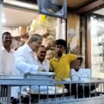 उत्तराखंड हरिद्वार में पूर्व मुख्यमंत्री हरीश रावत का दिखा देसी अंदाज़,खुद कढ़ाई में तले समोसे और फिर घेवर का चखा स्वाद,,,,