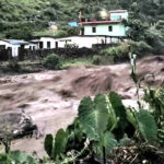 उत्तराखंड नंदानगर में अतिवृष्टि से मचा कोहराम, घरो से निकलकर भागे लोग, एक गौशाला ध्वस्त खतरे में 11 मकान, गांव मे दहशत का माहौल,,,,