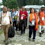 उत्तराखंड मे कैलाश मानसरोवर श्रद्धालुओ का दूसरा जत्था पहुंचा टनकपुर,पूर्व केंद्रीय मंत्री मीनाक्षी लेखी भी रही जत्थे में शामिल, फूल मालाओं से हुआ भव्य स्वागत,,,
