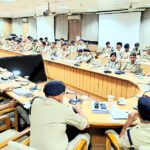 उत्तराखंड एसएसपी हरिद्वार ने सभागार में पुलिस अधिकारियों के साथ की कावड़ मेला की हकीकत पर समीक्षा बैठक,,,,,