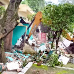उत्‍तराखंड रामनगर में अवैध मजारो पर चला बुलडोजर, रिसॉर्ट के अंदर बनी तीन अवैध निर्माण किए ध्वस्त,,,