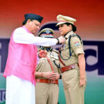 उत्तराखंड मुख्यमंत्री ने परेड ग्राऊंड मे ध्वजारोहण कर की 6 बड़ी घोषणाएं, समारोह में इन पुलिस कर्मियों को भी किया गया सम्मानित,,,,