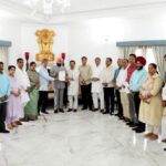 उत्तराखंड प्रदेश कांग्रेस के वृहद प्रतिनिधिमंडल ने राज्यपाल से मिलकर राज्य निर्वाचन आयुक्त को बर्खास्त करने की रखी मांग,,,,,,