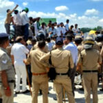 उत्तराखंड राजधानी के लिए निकले किसानों ने किया बहादराबाद टोल प्लाजा पर हंगामा, बैरिकेड तोड़े, पुलिस से हुई तीखी नोकझोंक,,,,