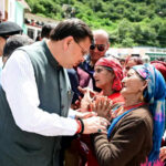 उत्तराखंड मुख्यमंत्री धामी ने बड़कोट के स्यानाचट्टी में आपदा प्रभावित क्षेत्र का स्थलीय निरीक्षण कर लोगों से की मुलाकात,,,,