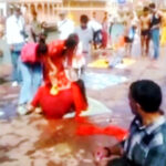 उत्तराखंड के हरिद्वार में हरकी पैड़ी क्षेत्र मे यात्रियों को टीका लगाने को लेकर भिड़ीं तीन महिलाएं मे चले लात-घूंसे,पुलिस ने की कार्रवाई,,,,