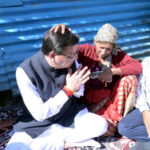 उत्तराखंड पुष्कर सिंह धामी ने आज लोकपर्व इगास पर रुद्रप्रयाग के आपदा प्रभावित परिवारों के बीच पहुंचकर की आर्थिक सहायता,,,,