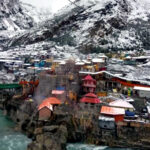 उत्तराखंड के बद्रीनाथ धाम मे हुई बेहतरीन बर्फबारी, बर्फ की चादर से ढाका पूरा बद्रीनाथ धाम,,,,