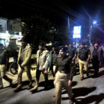 उत्तराखंड हरिद्वार पुलिस अलर्ट मोड पर, सुरक्षित माहौल के लिए निकाला फ्लैग मार्च, संदिग्ध गतिविधियों की सूचना देने की अपील,,,,