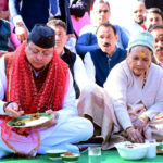 उत्तराखंड मुख्यमंत्री पुष्कर सिंह धामी अपनी माताजी सहित पहुंचे पैतृक गांव टुंडी–बारमौं- गांव की मिट्टी, यादें और अपनत्व ने किया भावुक,,,,,