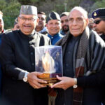 उत्तराखंड रक्षा मंत्री राजनाथ सिंह ने दिल्ली के लिए भरी उड़ान, मंत्री गणेश जोशी ने किया रक्षा मंत्री का गर्म जोशी से स्वागत,,,,,,