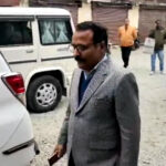 उत्तराखंड हल्द्वानी मे हुआ बड़ा खुलासा, डीएम रयाल के छापे में राजस्व कक्ष पर मिला दो बाहरी व्यक्तियों का कब्जा, जांच प्रारम्भ,,,,,