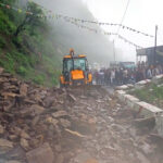 उत्तराखंड पहाड़ों की रानी मसूरी के केम्प्टी फाँल रोड पर लेण्डस्लाइड के चलते लागु हुआ रूट डाइवर्ट प्लान,  असुविधा से बचने के लिए करें खबर का अवलोकन,,,