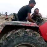 उत्तराखंड में जारी है खनन माफियाओं का आतंक, अवैध खनन के खिलाफ कार्रवाई करते वन दारोगा को ट्रैक्टर से कुचलने की कोशिश, वीडियो वायरल,,,,