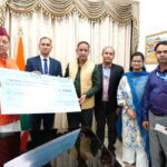 उत्तराखंड में मुख्यमंत्री को केनरा बैंक ने मुख्यमंत्री राहत कोष हेतु 25 लाख रुपये का चेक किया भेंट,,,,,