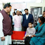 उत्तराखंड मुख्यमंत्री पुष्कर सिंह धामी ने जिला अस्पताल पहुंच मरीजों से मिलकर बेहतर स्वास्थ्य सुविधाओं का दिया भरोसा,,,,