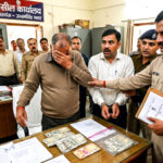 उत्तराखंड में यहां विजिलेंस ने की बड़ी कार्रवाई, 14 हजार की रिश्वत लेते संग्रह अमीन और वरिष्ठ सहायक रंगेहाथ गिरफ्तार,,,,,