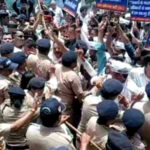 उत्तराखंड ग्रेड पे की मांग को लेकर जन अधिकार पार्टी ने किया पुलिस मुख्यालय मार्च, बैरिकेडिंग पर पुलिस और प्रदर्शनकारियों के बीच हुई झड़प,,,