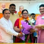 उत्तराखंड “बड़ी खबर” श्रीनगर गढ़वाल की महापौर आरती भंडारी ने 10 पार्षदों सहित थामा भाजपा का दामन, पार्टी के कई बड़े नेता रहे मौजूद,,,