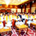 उत्तराखंड देहरादून कुंवावाला में सीएम ने सुनी प्रधानमंत्री की ‘मन की बात’, युवाओं से की नशामुक्त और विकसित भारत के निर्माण की अपील,,,