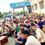उत्तराखंड के खटीमा के एकलव्य मॉडल आवासीय विद्यालय में हंगामा, खराब भोजन और अव्यवस्थाओं पर मुख्यमंत्री ने विद्यालय की प्रधानाचार्य को हटाया,,,