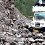उत्तराखंड टनकपुर-तवाघाट हाईवे पर कूलागाड़ के पास भारी भूस्खलन, बोल्डर और मलबे से चीन सीमा का संपर्क कटा, आदि कैलास यात्री बीच रास्ते में फंसे,,,