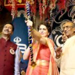 दिल्ली लालकिला मैदान की ऐतिहासिक रामलीला में पहुंचकर प्रियंका गांधी ने भगवान श्रीराम के दर्शन कर देशवासियों के जीवन में सुख, शांति, समृद्धि और सौहार्द की करी प्रार्थना,,, ​