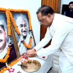 उत्तराखंड मुख्यमंत्री ने आज महात्मा गांधी और लाल बहादुर शास्त्री को भावभीनी श्रद्धांजलि देकर उनके विचारों को बताया राष्ट्र निर्माण की प्रेरणा,,,,